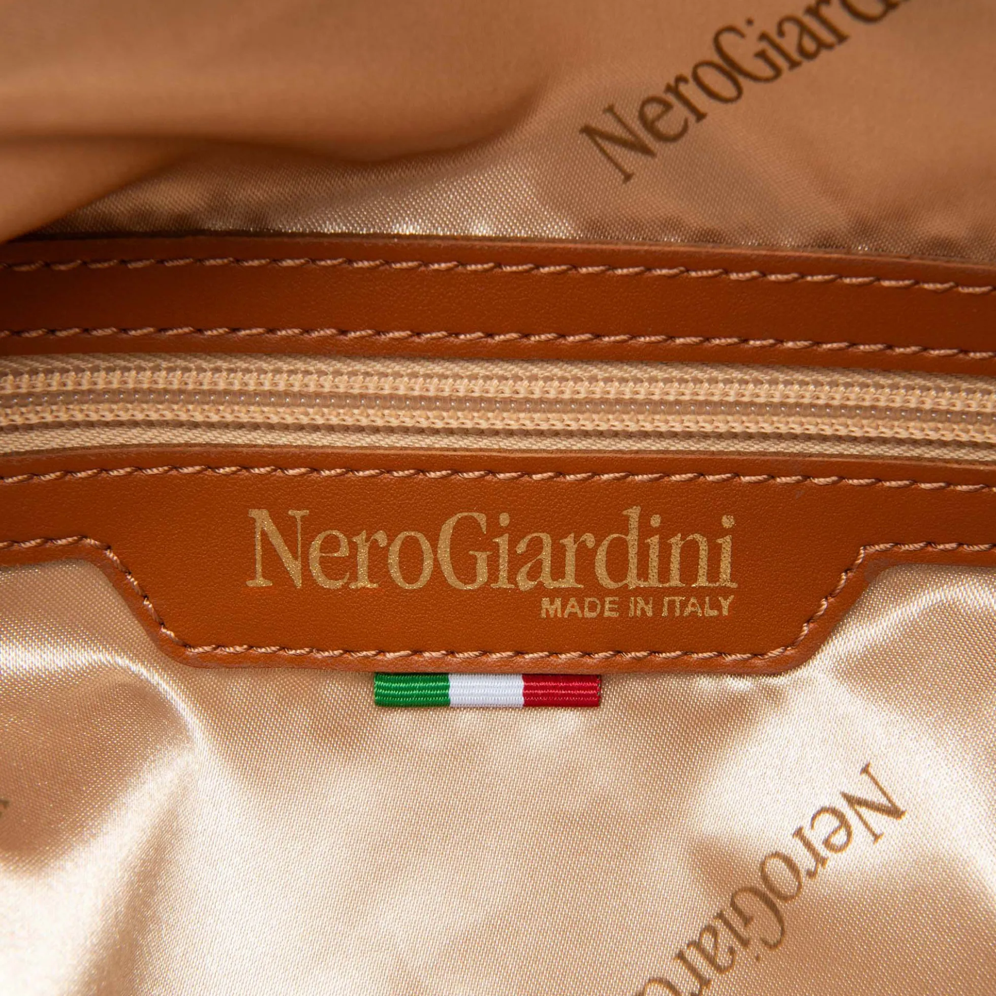 Borsa Hobo NeroGiardini E644241D-400